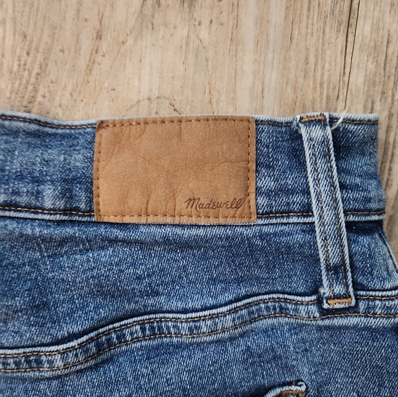 Madewell The Mid-Rise Perfect Vintage Jean Size 31P - Picture 3 of 5